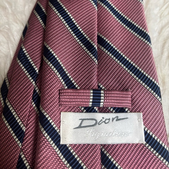 DIOR SIGNATURE NAVY & PINK STRIPED CLASSIC LUXURY 100% ITALIAN SILK TIE - Picture 1 of 6